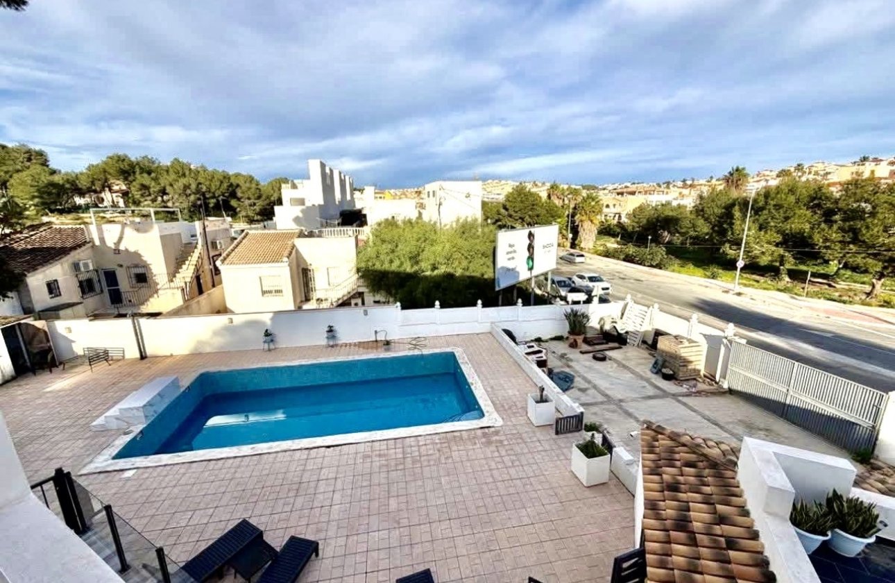 Resale - Villa -
Villamartin - Costa Blanca