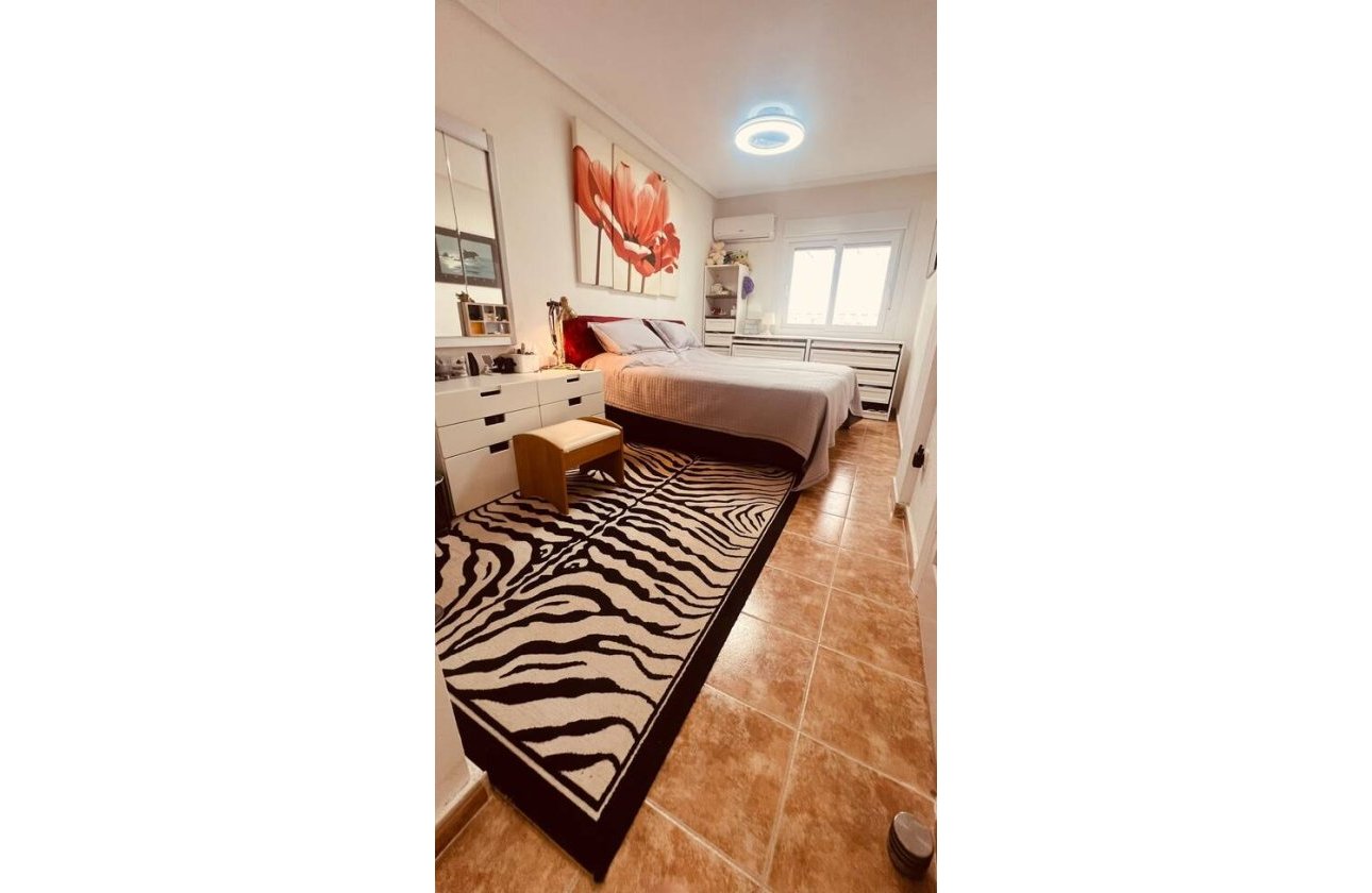 Resale - Villa -
Villamartin - Costa Blanca
