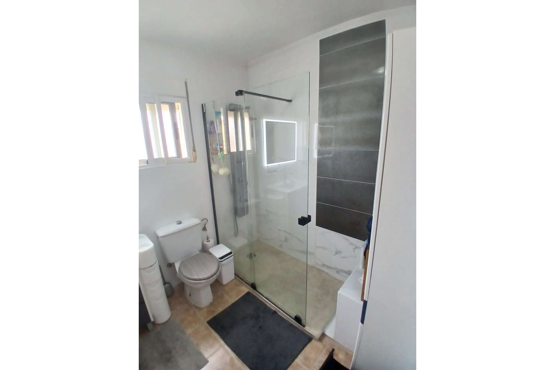 Resale - Villa -
Villamartin - Costa Blanca