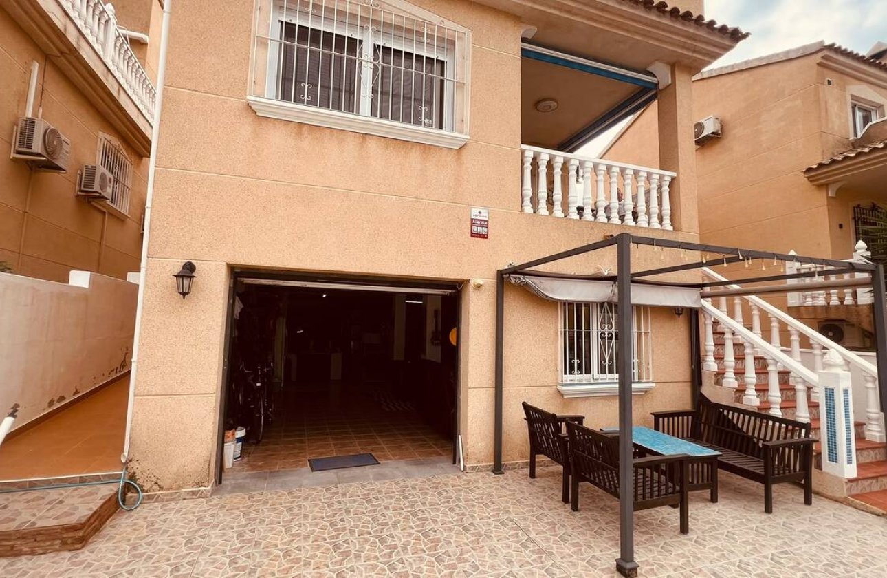 Resale - Villa -
Villamartin - Costa Blanca