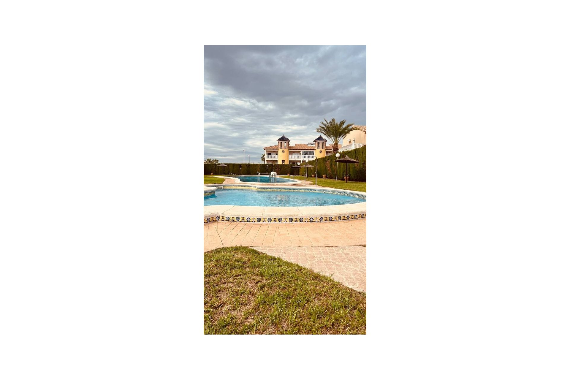 Resale - Villa -
Villamartin - Costa Blanca