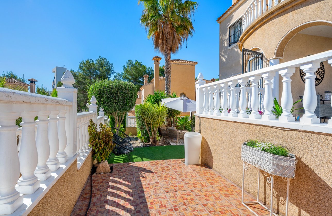 Resale - Villa -
Villamartin - Costa Blanca