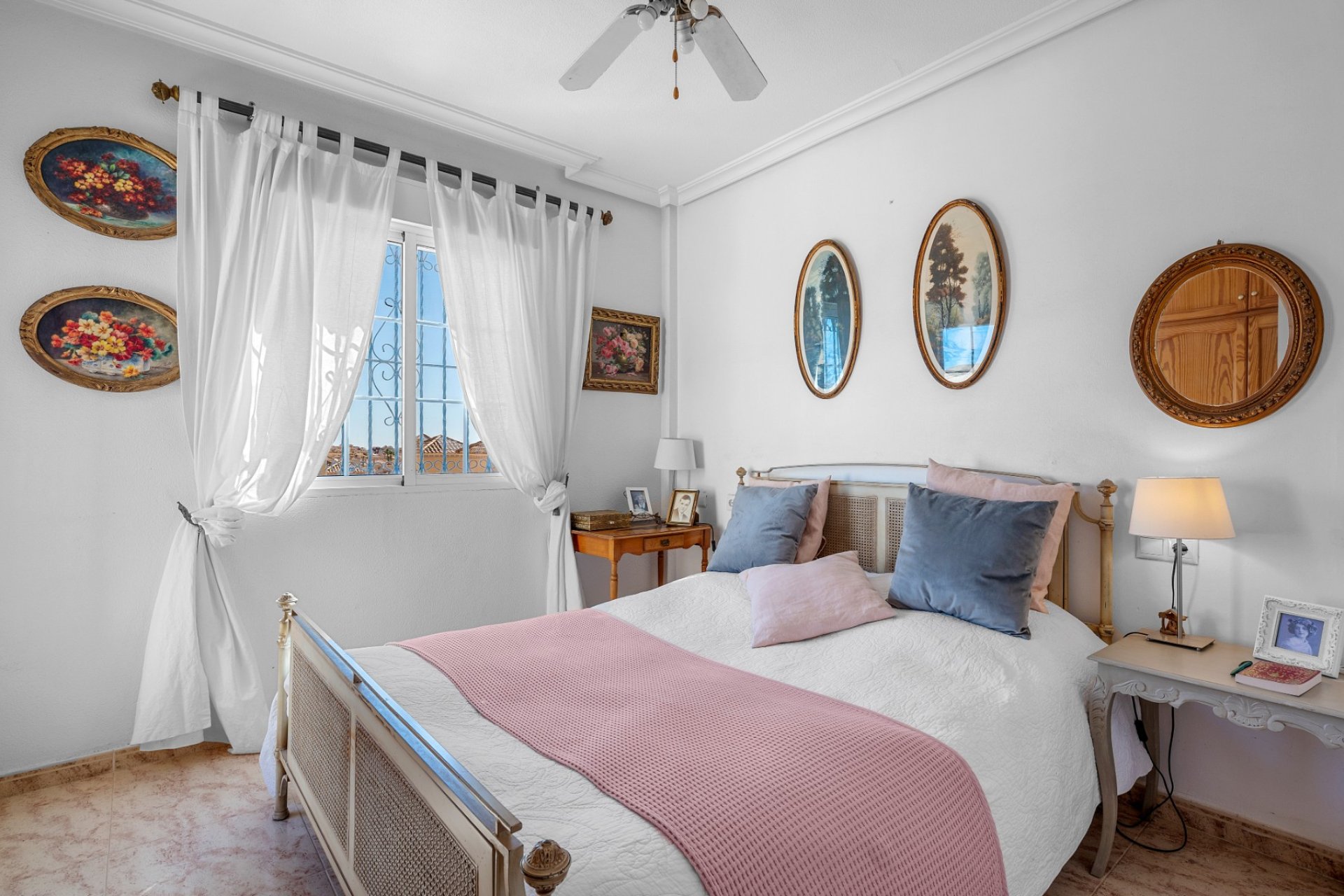 Resale - Villa -
Villamartin - Costa Blanca