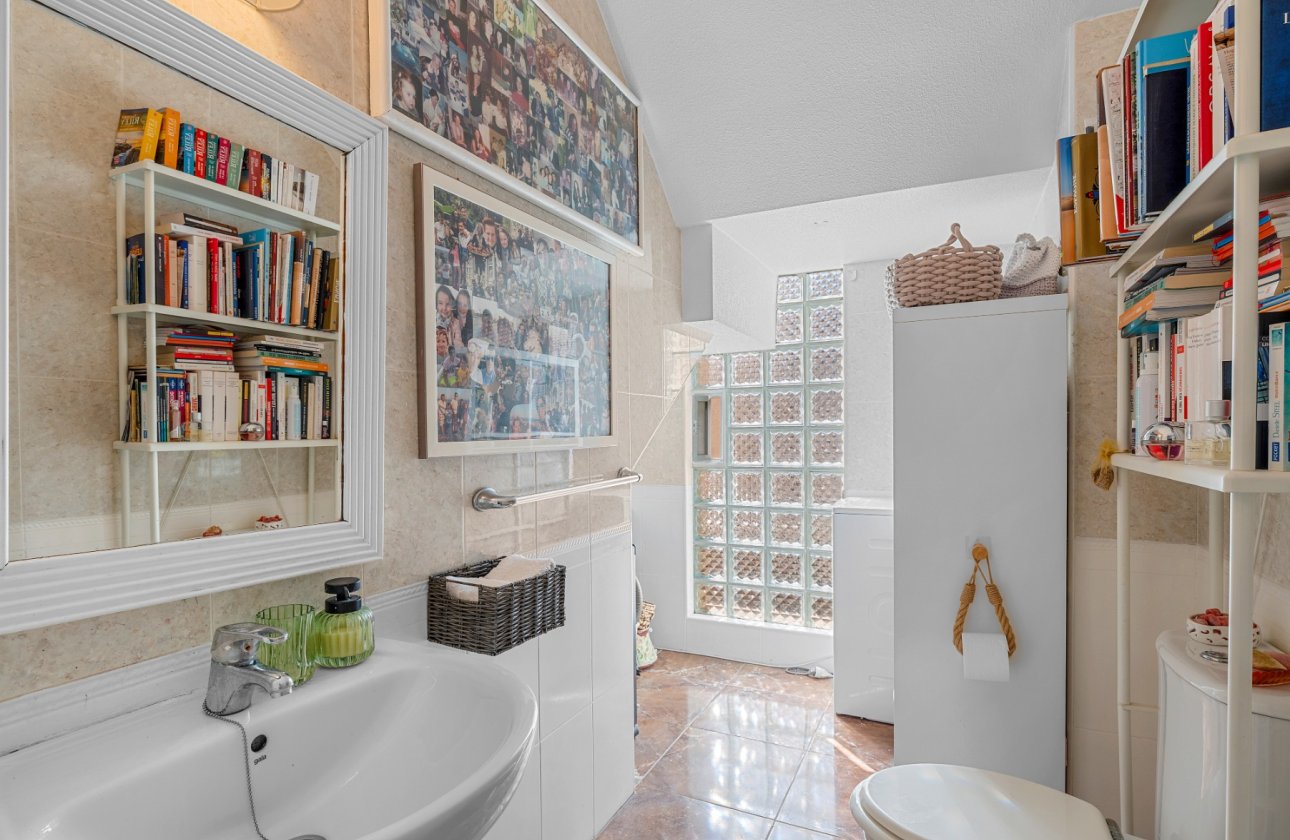 Resale - Villa -
Villamartin - Costa Blanca
