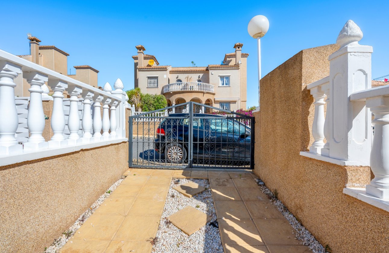 Resale - Villa -
Villamartin - Costa Blanca