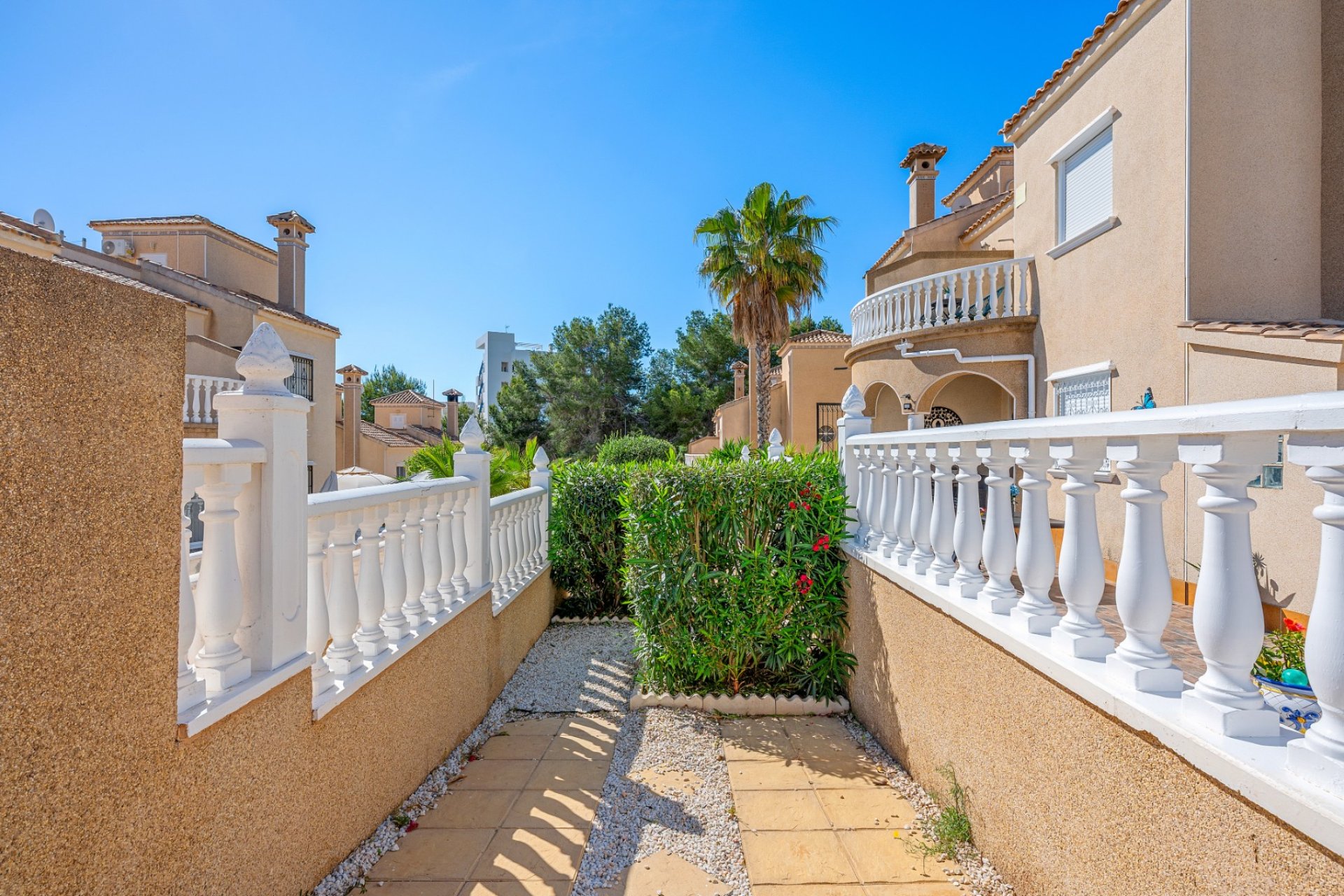 Resale - Villa -
Villamartin - Costa Blanca