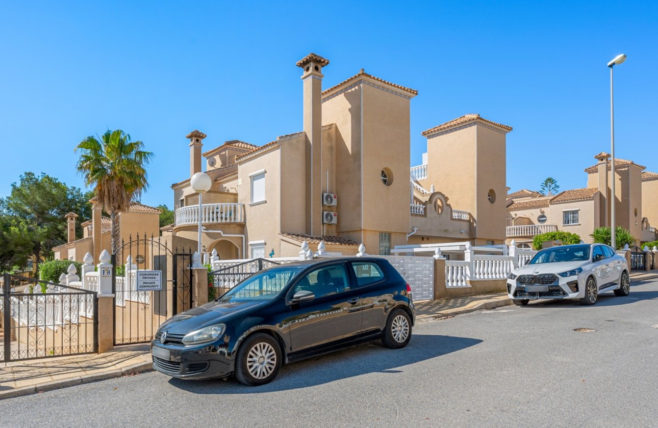 Resale - Villa -
Villamartin - Costa Blanca