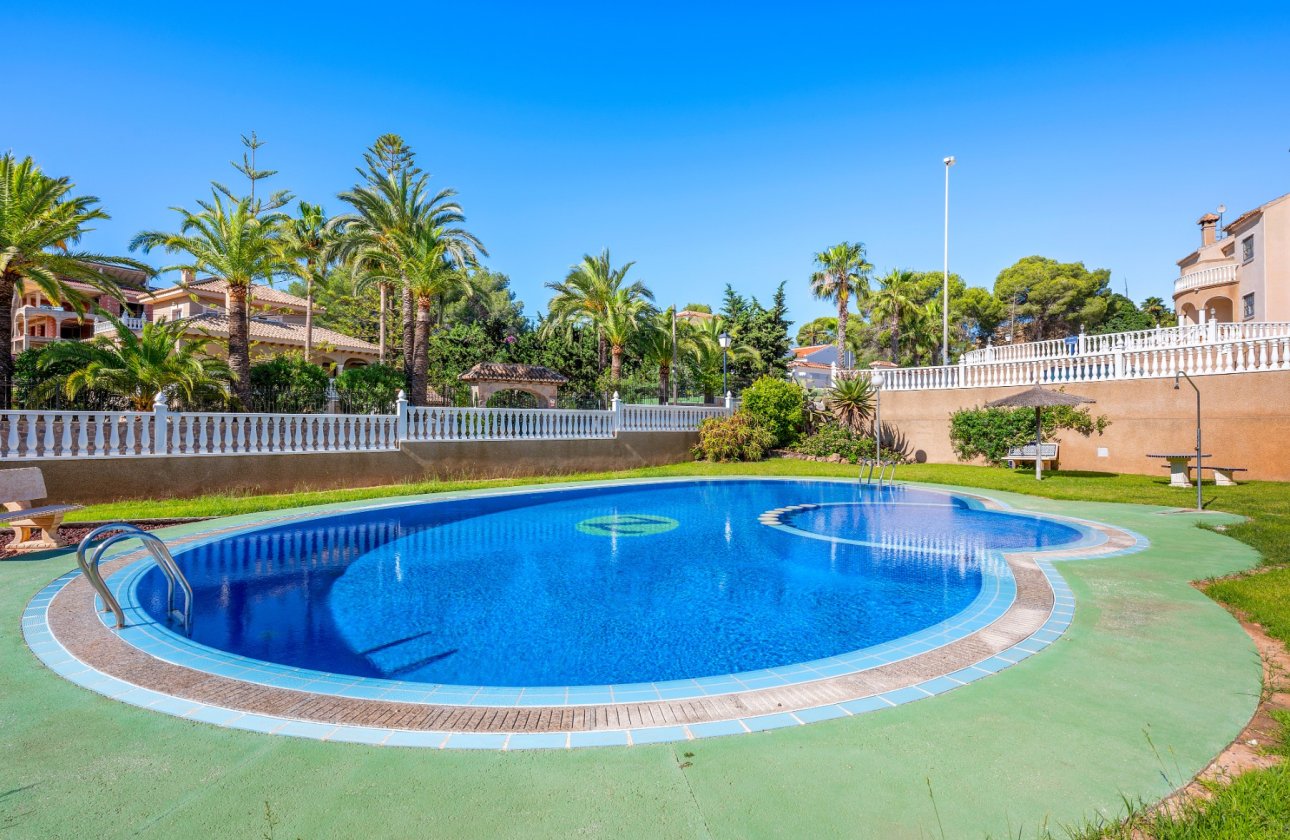 Resale - Villa -
Villamartin - Costa Blanca