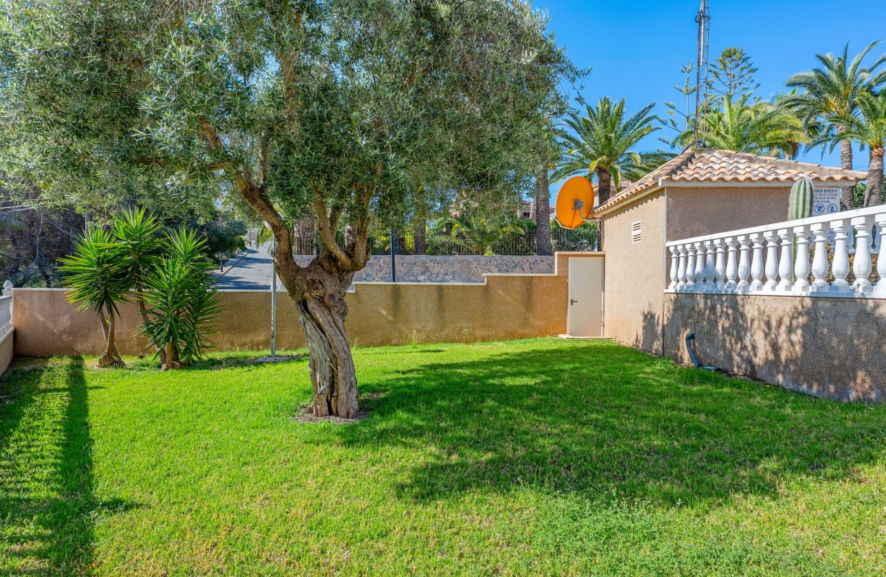 Resale - Villa -
Villamartin - Costa Blanca