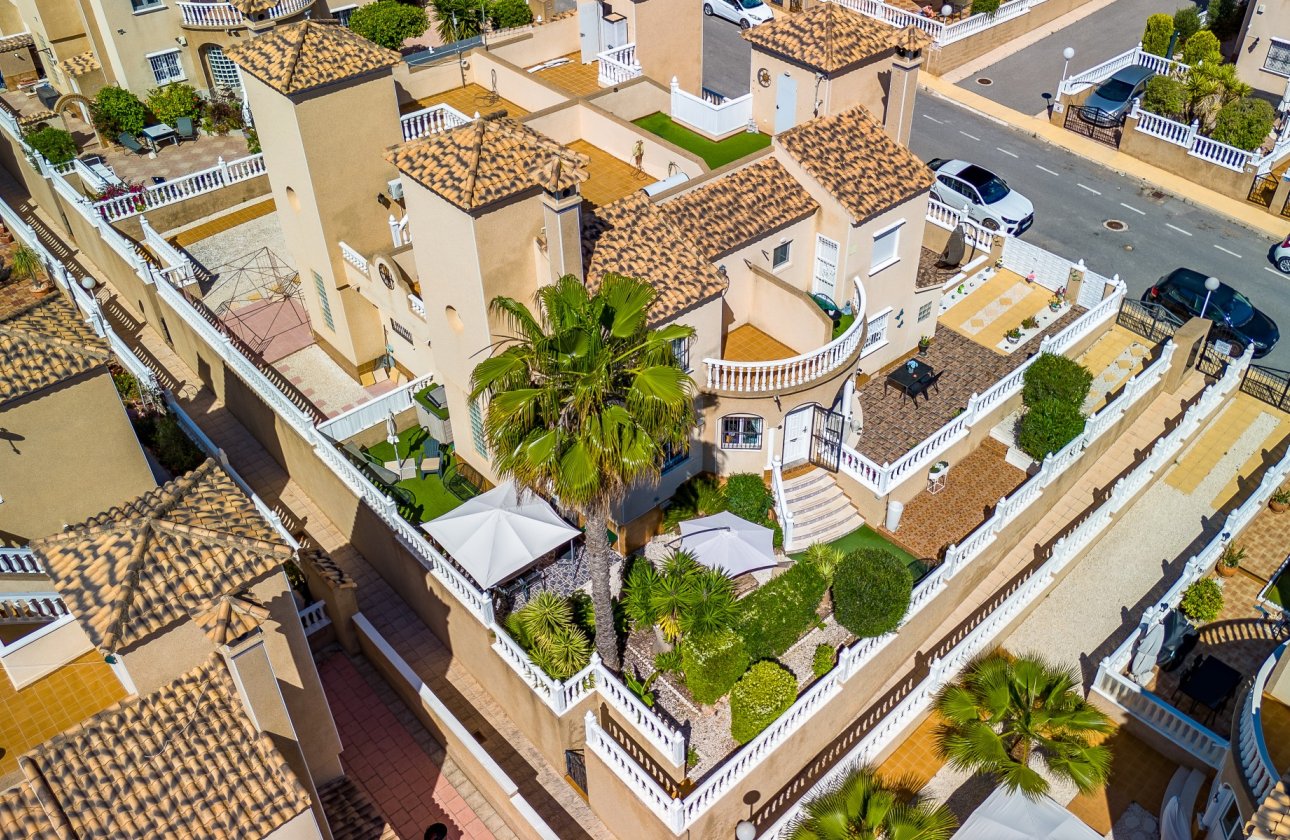 Resale - Villa -
Villamartin - Costa Blanca