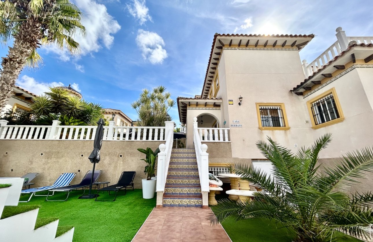 Resale - Villa -
Villamartin - Costa Blanca