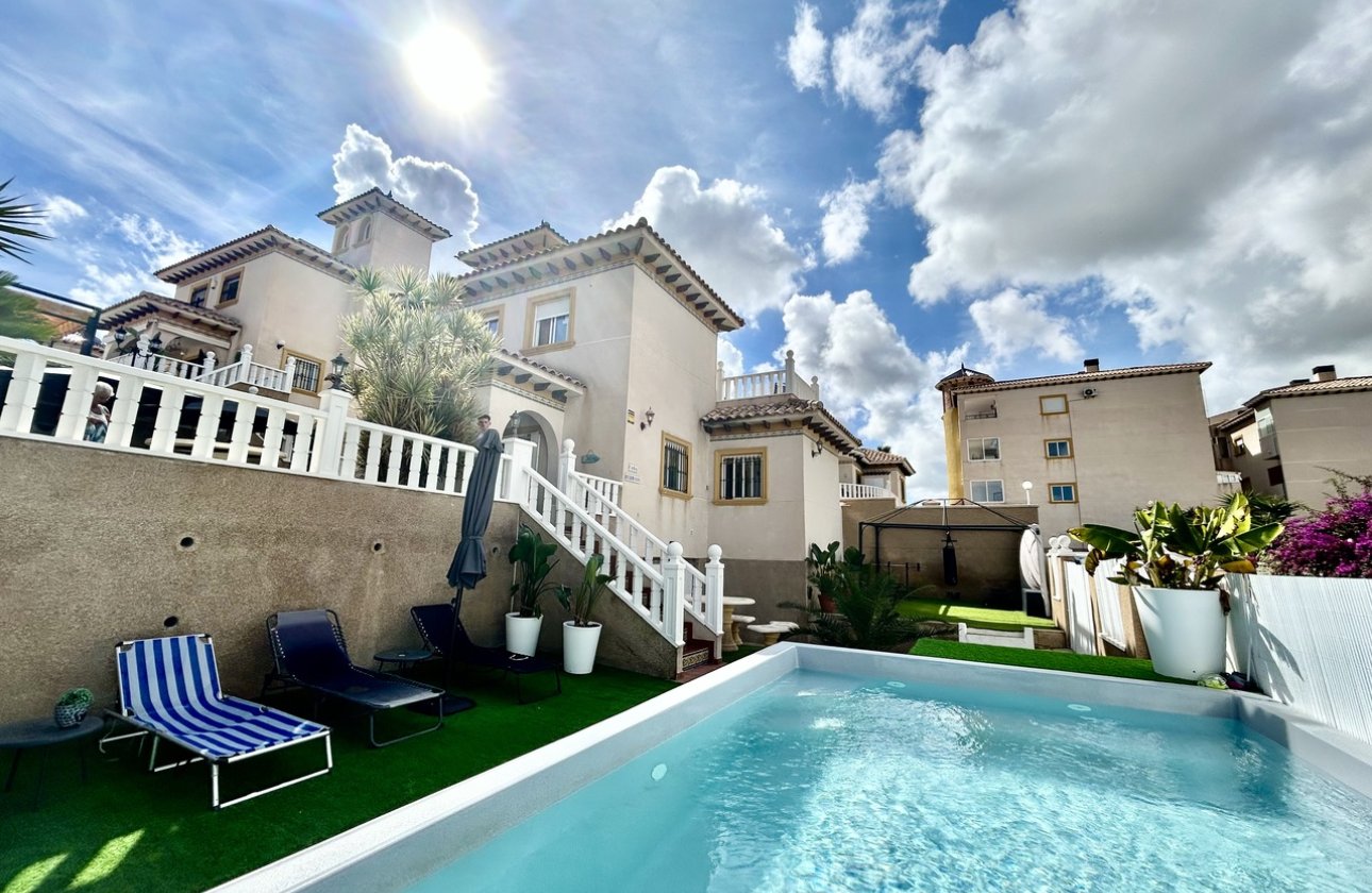 Resale - Villa -
Villamartin - Costa Blanca
