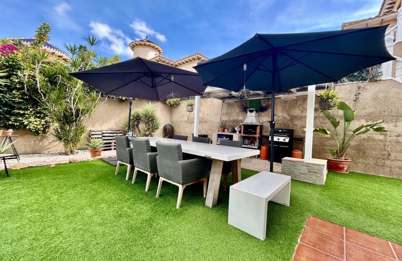 Resale - Villa -
Villamartin - Costa Blanca