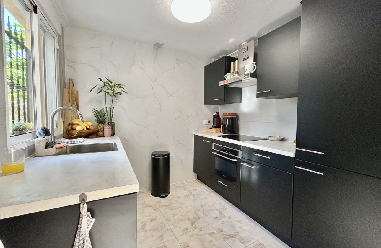 Resale - Villa -
Villamartin - Costa Blanca