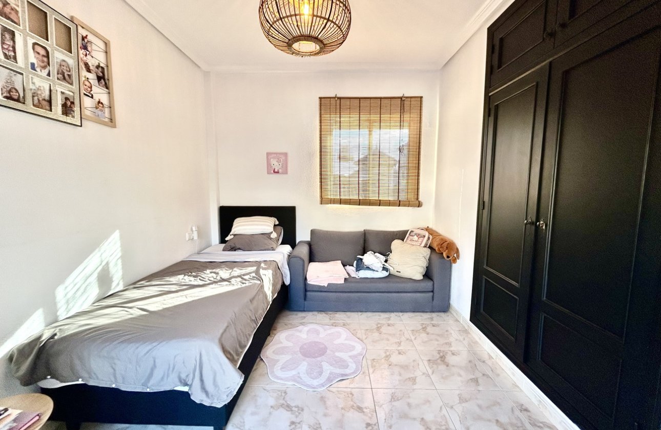 Resale - Villa -
Villamartin - Costa Blanca