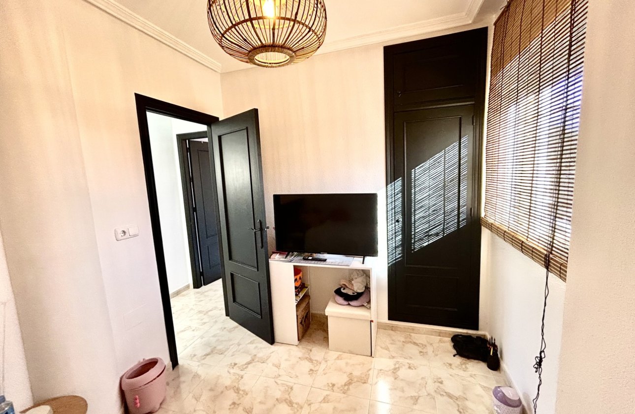 Resale - Villa -
Villamartin - Costa Blanca
