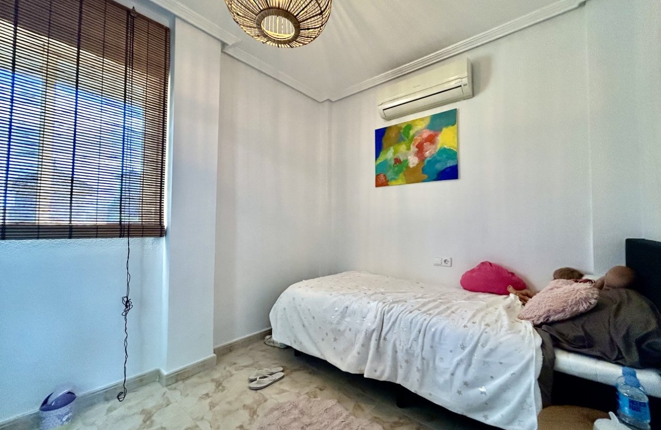 Resale - Villa -
Villamartin - Costa Blanca