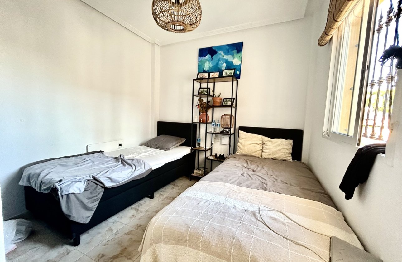 Resale - Villa -
Villamartin - Costa Blanca