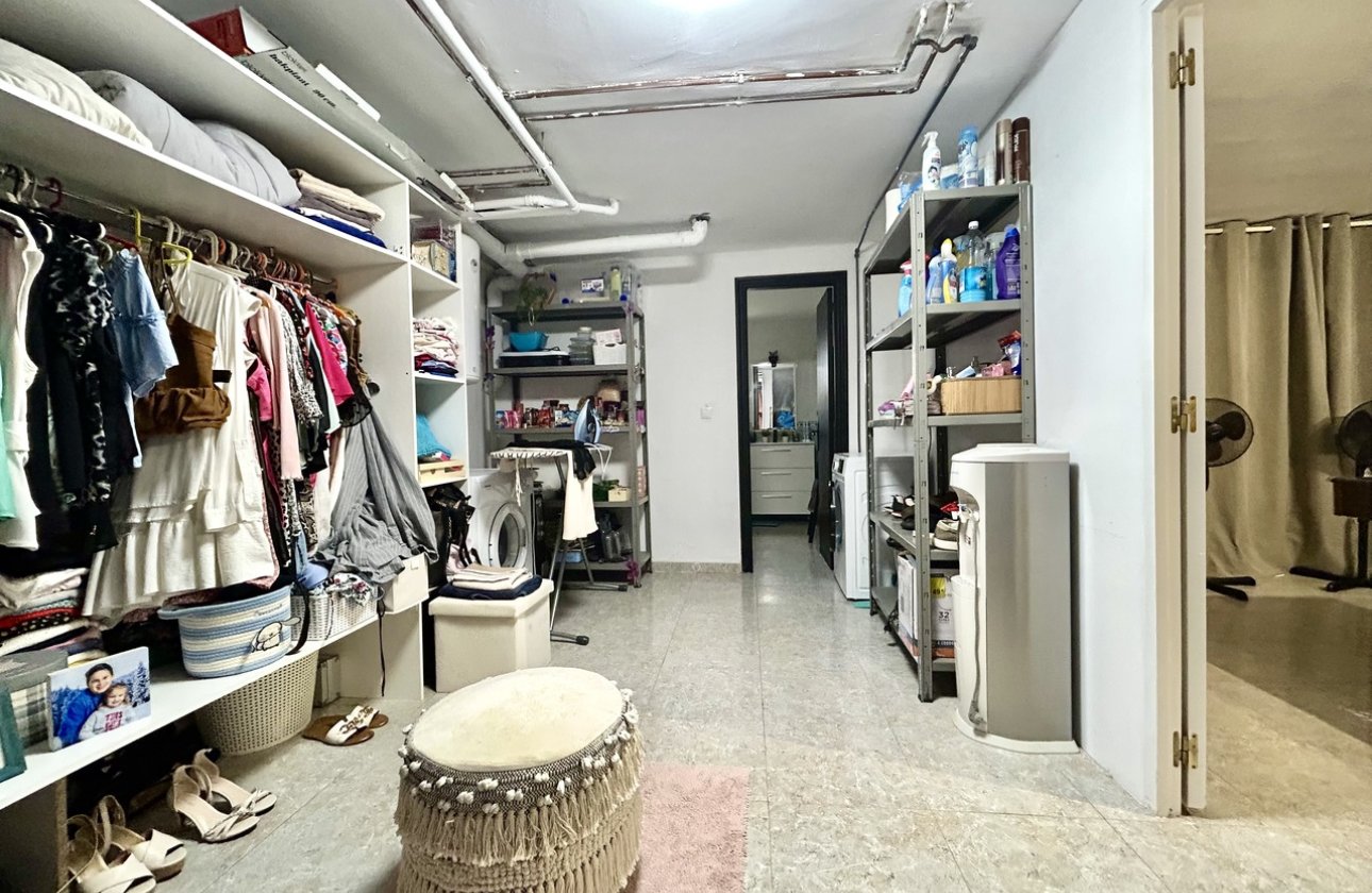 Resale - Villa -
Villamartin - Costa Blanca