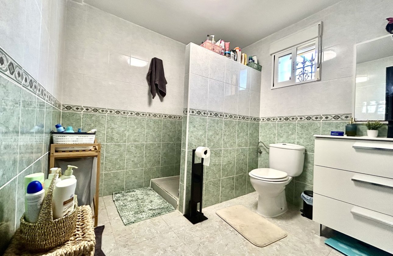 Resale - Villa -
Villamartin - Costa Blanca