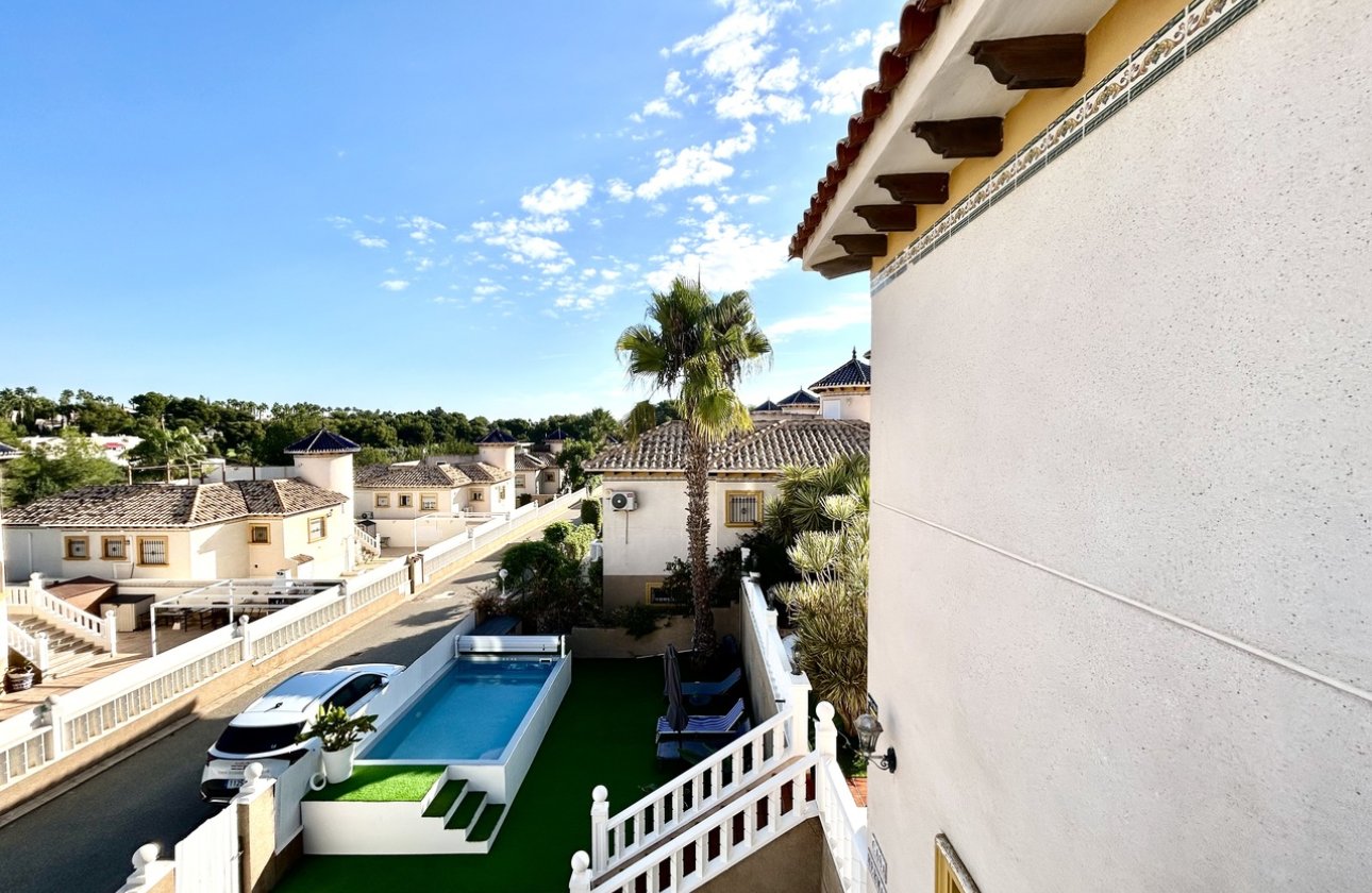 Resale - Villa -
Villamartin - Costa Blanca