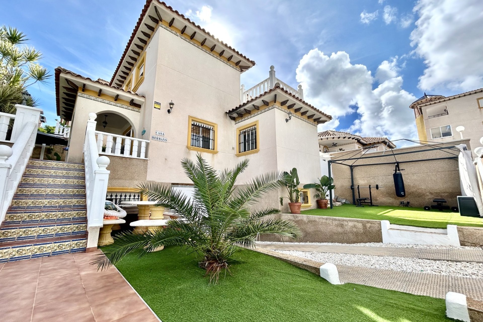 Resale - Villa -
Villamartin - Costa Blanca