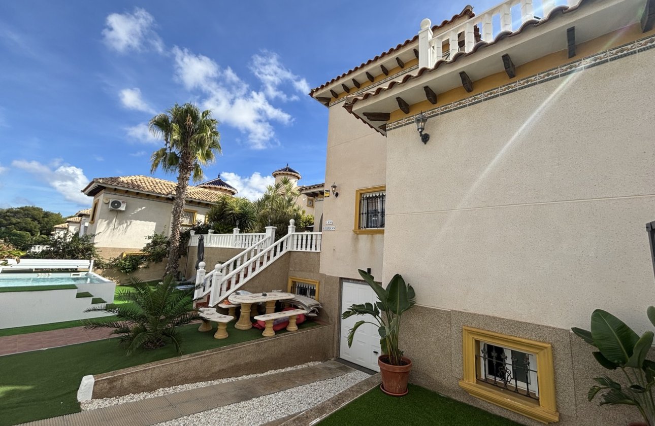 Resale - Villa -
Villamartin - Costa Blanca
