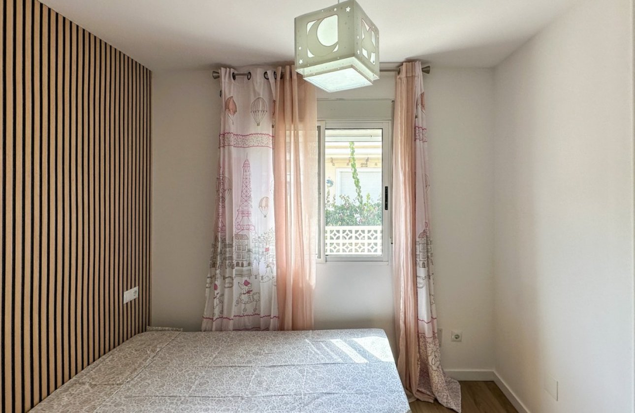 Resale - Villa -
Villamartin - Costa Blanca