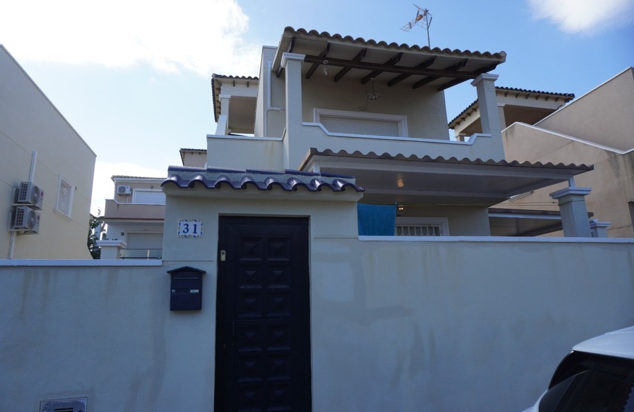 Resale - Villa -
Villamartin - Costa Blanca
