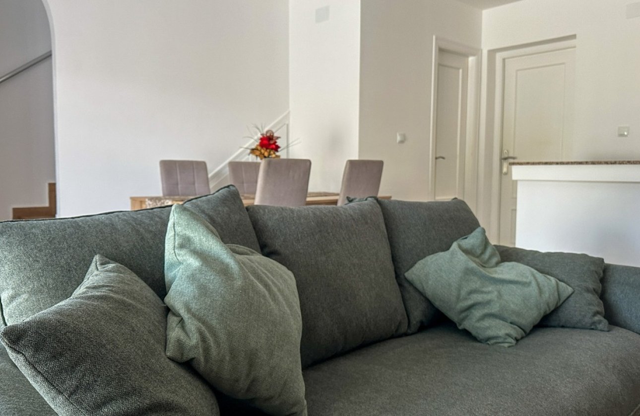 Resale - Villa -
Villamartin - Costa Blanca