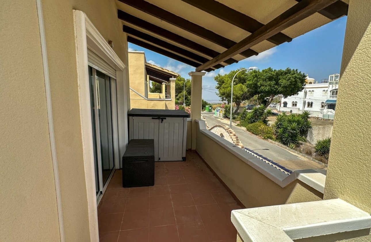 Resale - Villa -
Villamartin - Costa Blanca