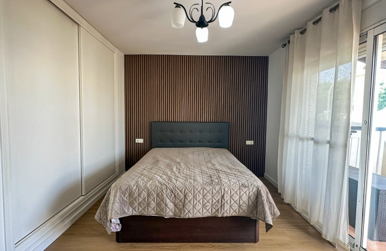 Resale - Villa -
Villamartin - Costa Blanca