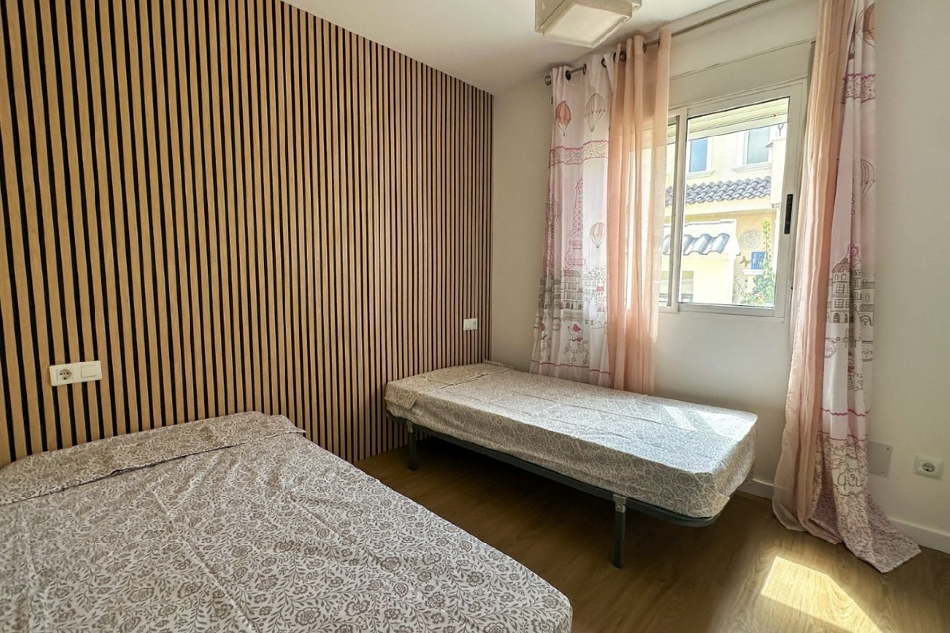 Resale - Villa -
Villamartin - Costa Blanca