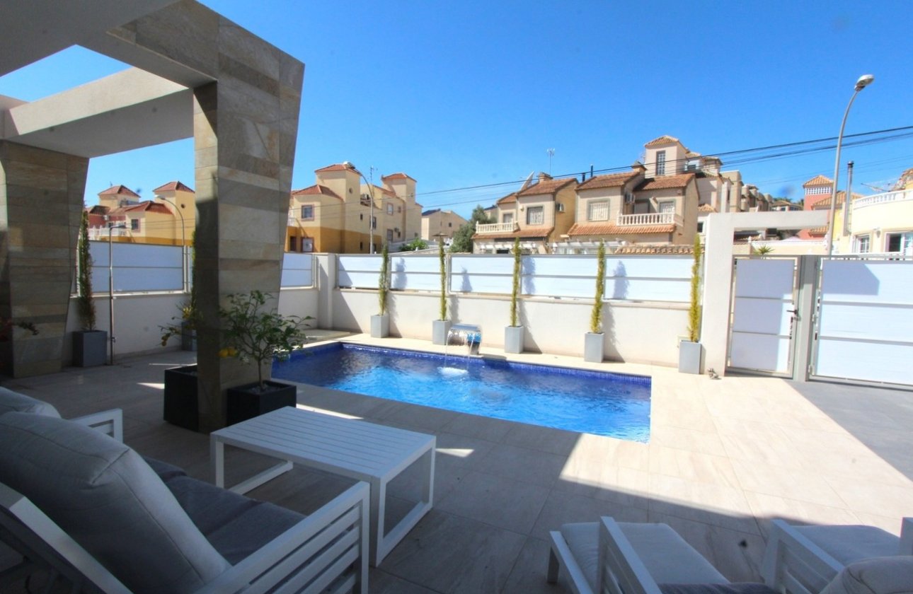 Resale - Villa -
Villamartin - El Galan