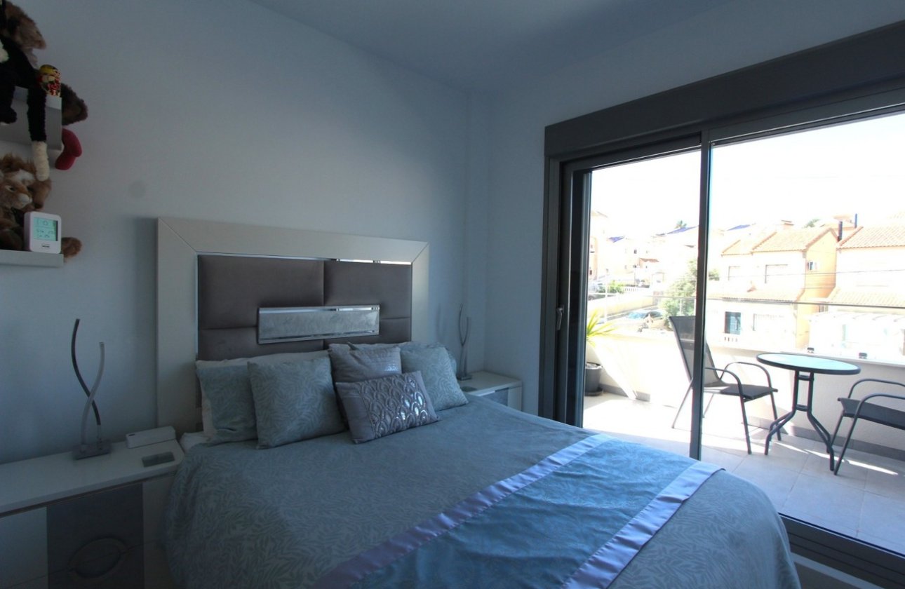 Resale - Villa -
Villamartin - El Galan