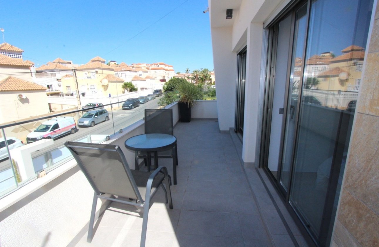 Resale - Villa -
Villamartin - El Galan