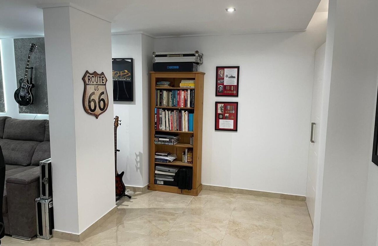 Resale - Villa -
Villamartin - El Galan