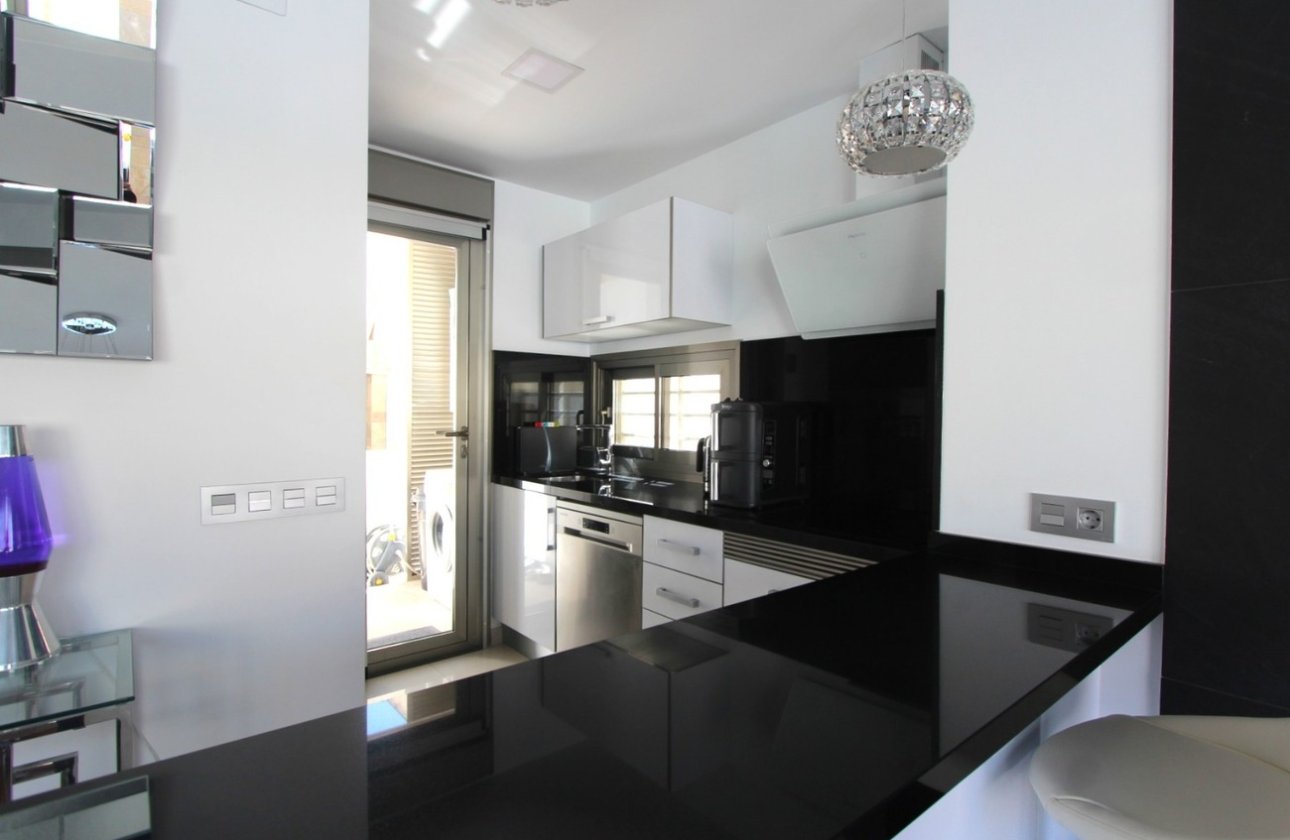 Resale - Villa -
Villamartin - El Galan