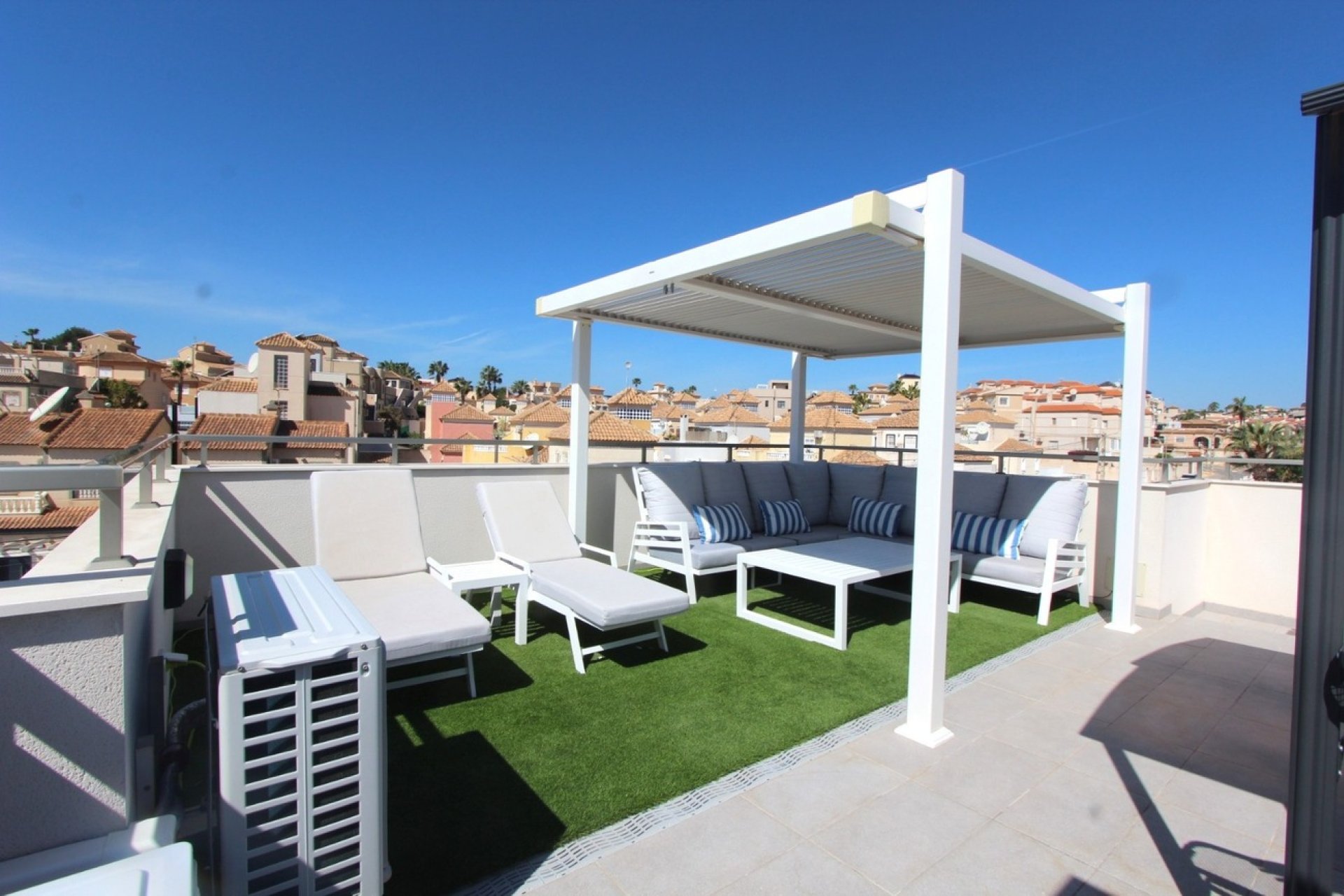 Resale - Villa -
Villamartin - El Galan
