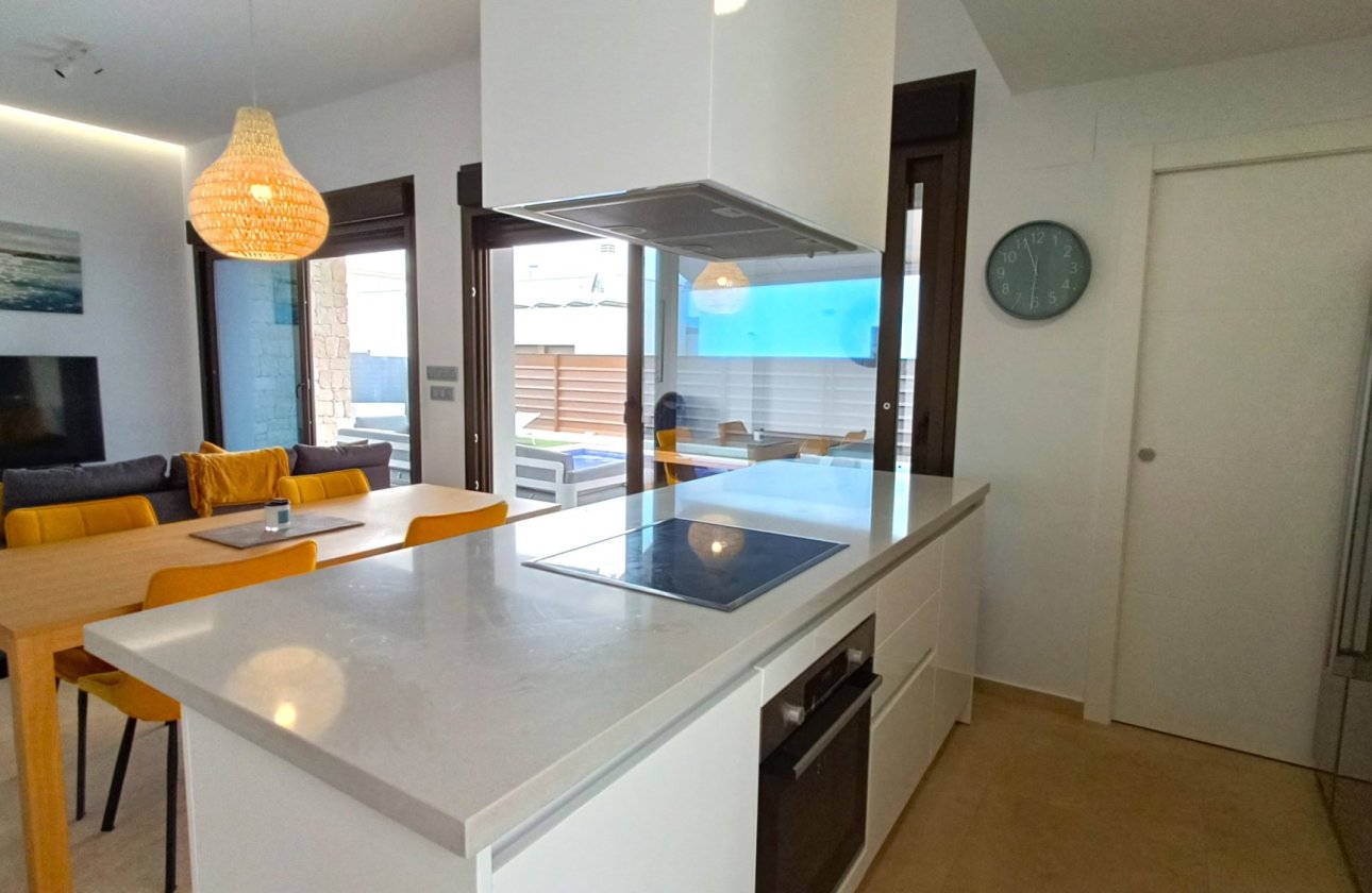 Resale - Villa -
Vistabella Golf Entre Naranjos - Inland