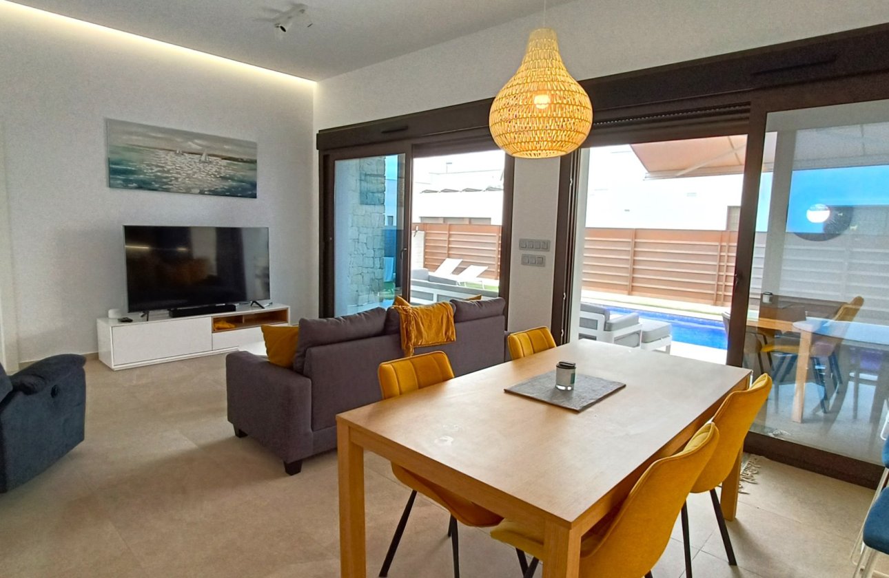 Resale - Villa -
Vistabella Golf Entre Naranjos - Inland