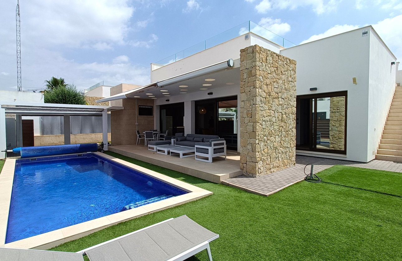 Resale - Villa -
Vistabella Golf Entre Naranjos - Inland