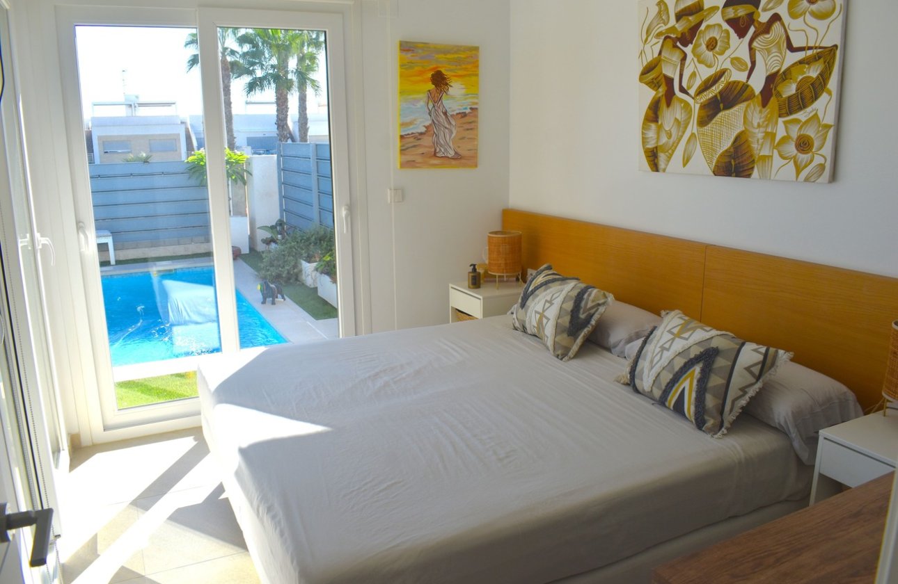 Resale - Villa -
Vistabella Golf Entre Naranjos - Inland