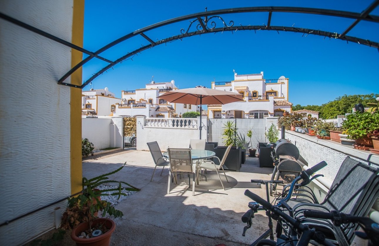 Resale - Villa -
Vistabella Golf Entre Naranjos - Inland