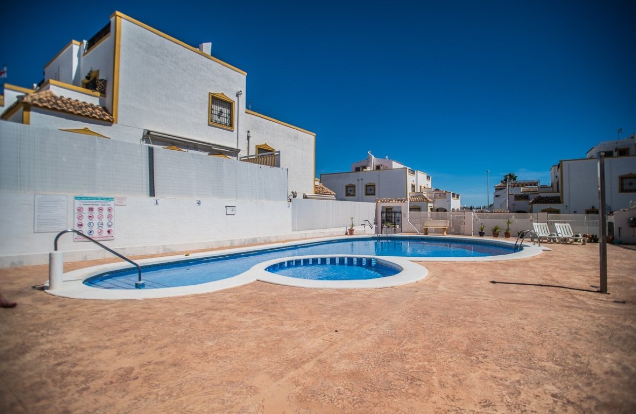 Resale - Villa -
Vistabella Golf Entre Naranjos - Inland