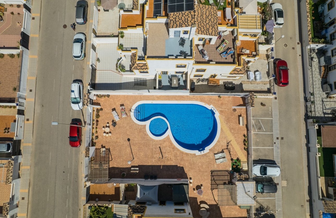 Resale - Villa -
Vistabella Golf Entre Naranjos - Inland