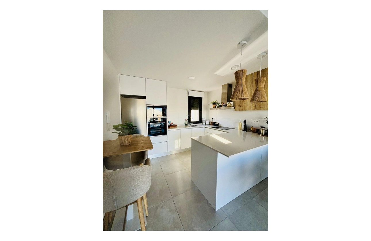 Revente - Appartement -
Las Filipinas - Inland