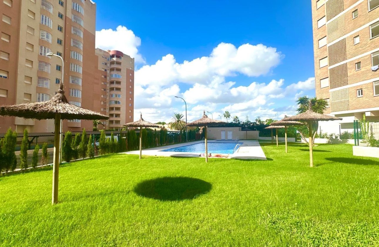 Revente - Appartement -
Orihuela Costa - Campoamor
