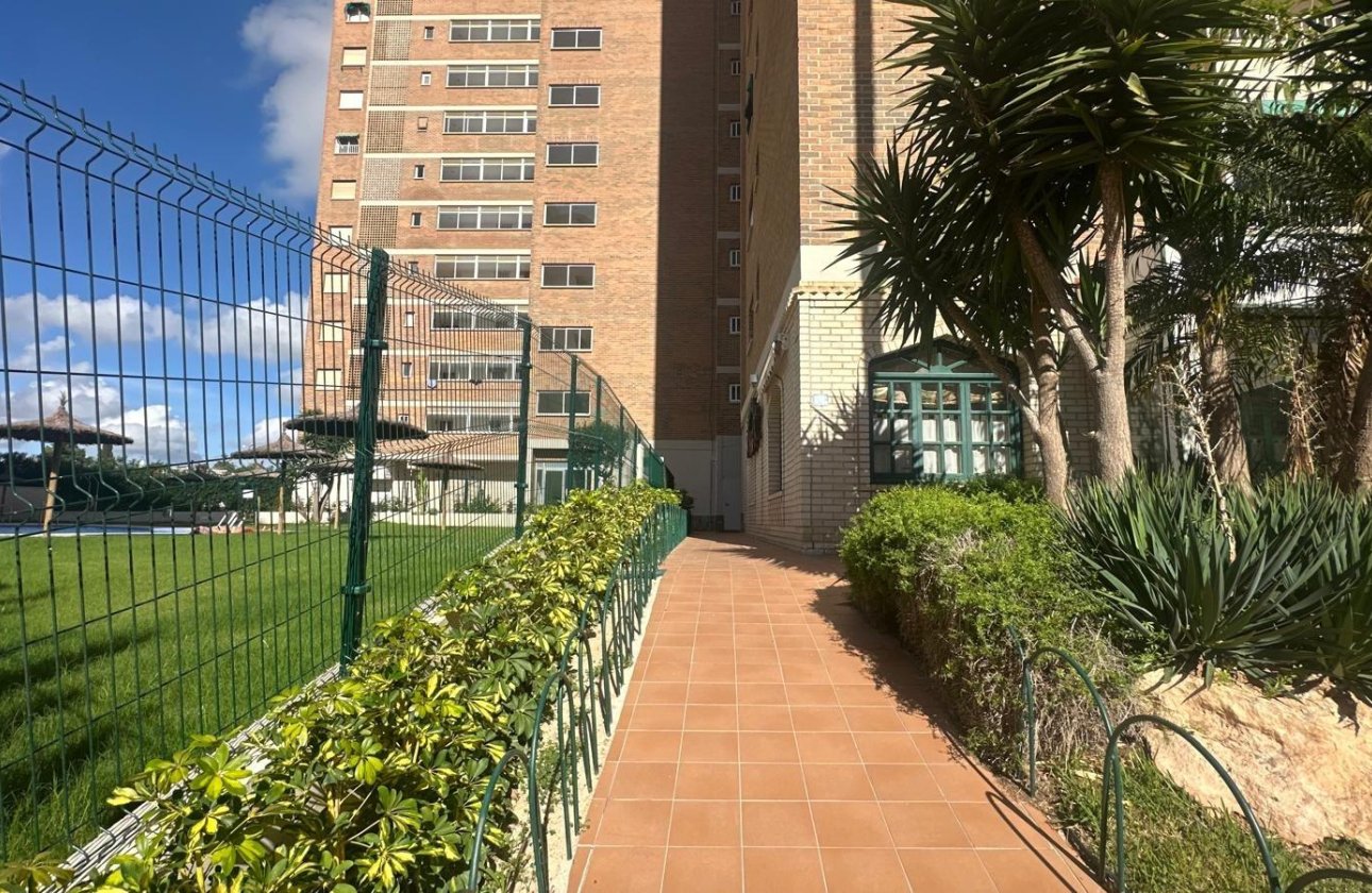 Revente - Appartement -
Orihuela Costa - Campoamor