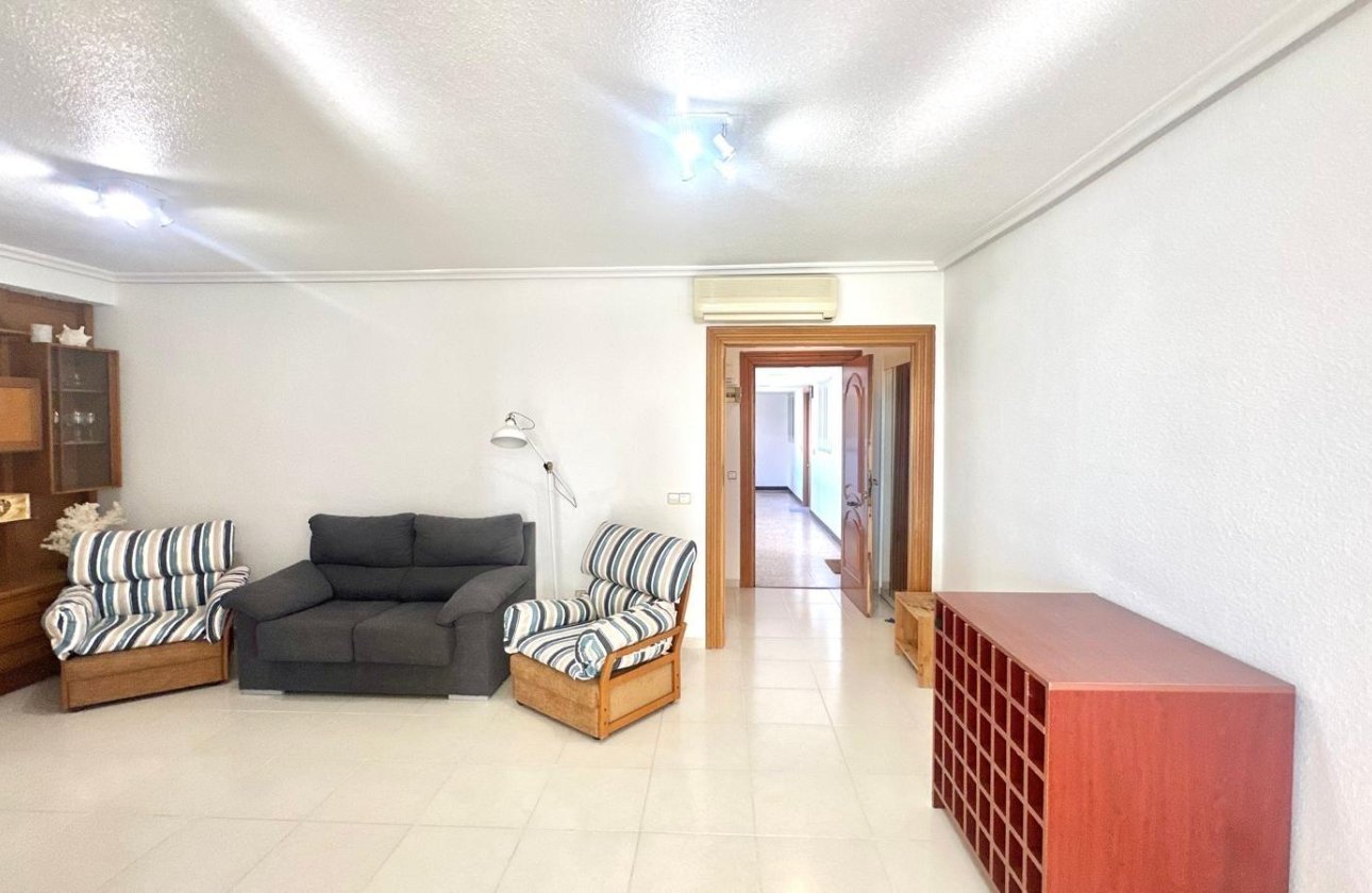 Revente - Appartement -
Orihuela Costa - Campoamor